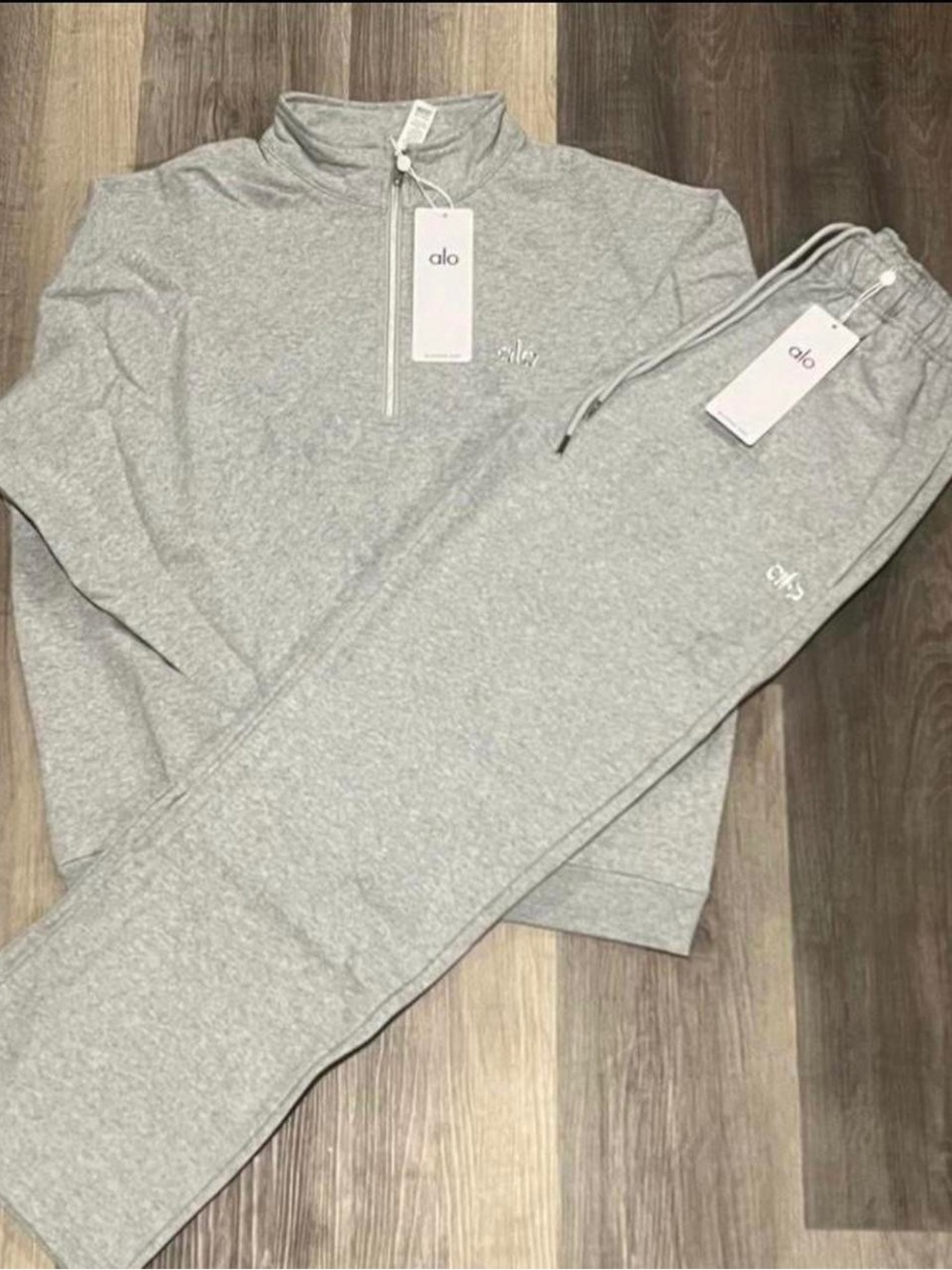 ALO Yoga Light Gray Quarter-Zip Top & Joggers Set Size (M)